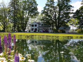 A picture of the hotel: Enfield Manor Bed&Breakfast and Vacation Rental