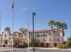 Holiday Inn Express Hotel & Suites Manteca, an IHG Hotel โรงแรมในมันเทกา