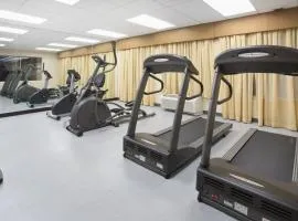 Holiday Inn Express Hotel & Suites Minot South by IHG