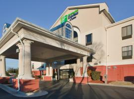 מלון צילום: Holiday Inn Express Hotel & Suites Laurinburg, an IHG Hotel