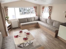 Camping De Binnenvaart Superior Chalet, hotel in Houthalen-Helchteren