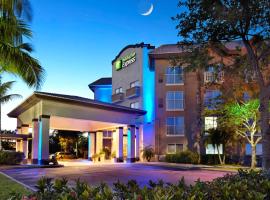 Holiday Inn Express & Suites Naples Downtown - 5th Avenue by IHG, hôtel à Naples
