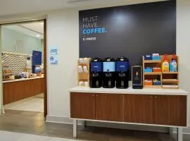 Holiday Inn Express Hotel & Suites Chatham South by IHG