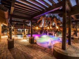 酒店照片: Estate Resort Style Oasis 6BDRM, 5.5 Bath Heated Pool with Misters