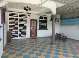 A picture of the hotel: Home stay Taman Puteri