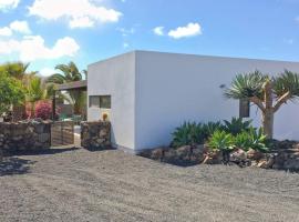 Hotel foto: modern house + tropical garden