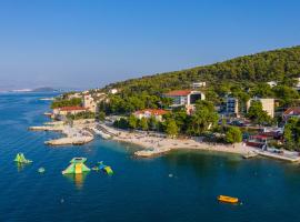 Hotel Sveti Kriz, ξενοδοχείο στο Τρογκίρ