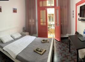 GuestHouse COMFY - separate rooms in the apartment for a relaxing holiday, hotel v destinaci Haifa
