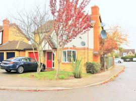 A picture of the hotel: 4 bedroom family house in a quiet residential area