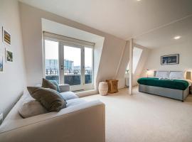 酒店照片: Stunning 2BR Penthouse Loft in Cathedral Quarter