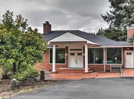Hotel kuvat: Charming Kelso Home with Proximity to Cowlitz River!