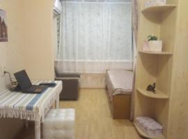 Foto di Hotel: Apartment on Morskoy pereulok 14