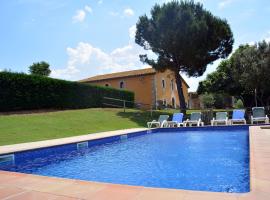 Hotel kuvat: Vibranr Holiday Home in Aiguaviva with Swimming Pool