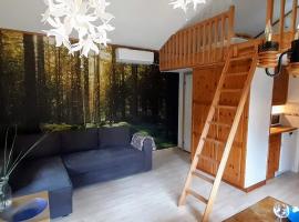 Comfortable Cottage at Scenic Lake, hotel in Landvetter