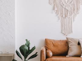 Yellow's Kenting B&B II, hôtel à Eluan