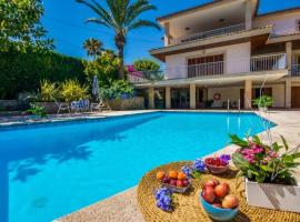 Hotel fotoğraf: Can Picafort Holiday Home Sleeps 6 with Pool Air Con and WiFi