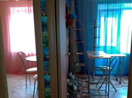 รูปภาพของโรงแรม: Квартира на сутки в Перми у Оперного театра, Почтамп