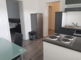 Hotel Foto: Neu renovierte Wohnung mit 2 Zimmern, Küche, Bad