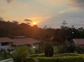 Finca Villa Elenita, hotel en Sasaima