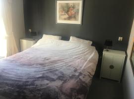 Hotel Photo: Luc's Place, jaccuzi, waterbed