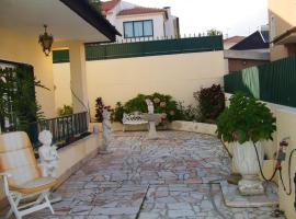 酒店照片: House with 3 bedrooms in Sao Domingos de Rana with wonderful mountain view and enclosed garden 4 km from the beach