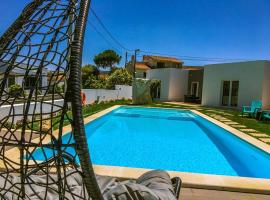 ホテル写真: 3 bedrooms house with shared pool enclosed garden and wifi at Atalaia 3 km away from the beach