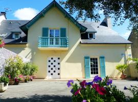 호텔 사진: Maison de 2 chambres a Lourdes avec magnifique vue sur la montagne terrasse amenagee et WiFi a 15 km des pistes