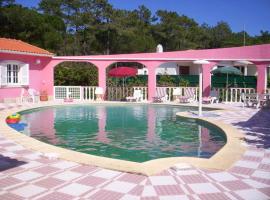 Ξενοδοχείο φωτογραφία: 3 bedrooms apartement with shared pool enclosed garden and wifi at Sintra 3 km away from the beach