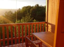 호텔 사진: Bungalow with one bedroom in Maserno with wonderful mountain view shared pool and balcony