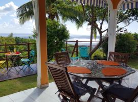 Hotel fotografie: Maison de 2 chambres avec vue sur la mer jardin clos et wifi a Vieux Habitants a 2 km de la plage