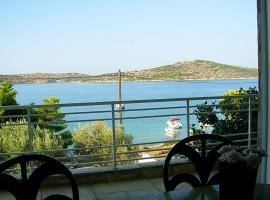 รูปภาพของโรงแรม: Holiday home Léoforos Dimokratias et Mandilara 1