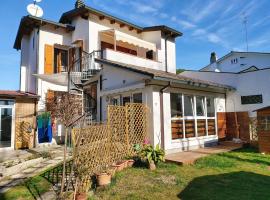 होटल की एक तस्वीर: 3 bedrooms house at Marina di Ravenna 400 m away from the beach with enclosed garden and wifi