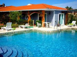 호텔 사진: House with 2 bedrooms in Apulia with shared pool furnished balcony and WiFi 600 m from the beach