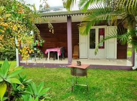 Hotel fotografie: Maison d'une chambre avec jardin amenage et wifi a Saint Benoit