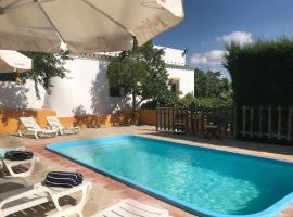 ホテル写真: 3 bedrooms villa with private pool and furnished terrace at El Saucejo