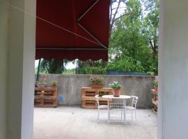 รูปภาพของโรงแรม: Apartment with one bedroom in Monte Valenza with enclosed garden