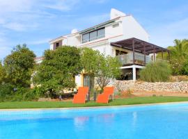 Фотография гостиницы: Villa with 7 bedrooms in Sesimbra with wonderful sea view private pool furnished garden 2 km from the beach