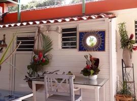 Foto do Hotel: Maison d'une chambre avec terrasse amenagee et wifi a La Trinite