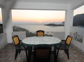 Hotel Photo: 2 bedrooms house with furnished terrace and wifi at Mirties