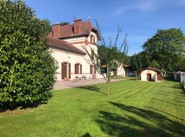 A picture of the hotel: Ancienne Gare du Val des Bois