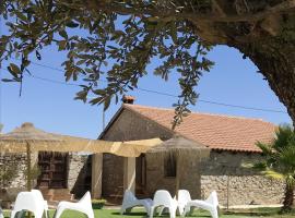 Fotos de Hotel: 4 bedrooms house with shared pool enclosed garden and wifi at Alcaracejos