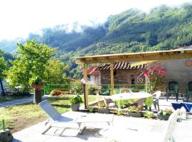 酒店照片: House with 2 bedrooms in Benabbio, with wonderful mountain view, enclosed garden and WiFi - 25 km from the slopes