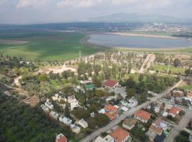 HI - Maayan Harod Hostel, hotel in Gid‘ona