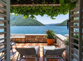 होटल की एक तस्वीर: Apartment Perast