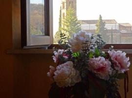A picture of the hotel: Apartment with 2 bedrooms in Colle di Buggiano with wonderful mountain view and furnished terrace 25 km from the beach