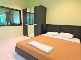 Hotel fotografie: Chalong Stay Well by Palai Seafood