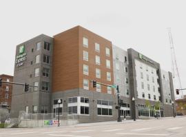 A picture of the hotel: Holiday Inn Express & Suites - Omaha Downtown - Airport, an IHG Hotel