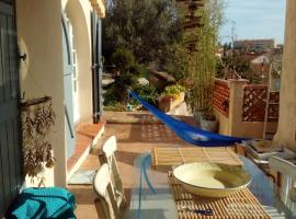 Foto di Hotel: Maison de 2 chambres avec jardin clos et wifi a Toulon a 4 km de la plage
