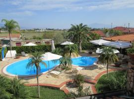 Hotel kuvat: 3 bedrooms apartement at Lago 450 m away from the beach with shared pool enclosed garden and wifi