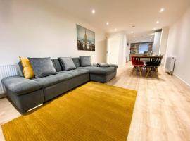 Hotel fotografie: Large Modern 3 Bedroom Apt with Free Parking